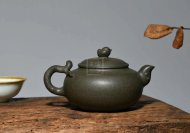 《鳥(niǎo)語(yǔ)花香》宜興紫砂壺高級(jí)工藝美術(shù)師手工蟹殼青段泥泡茶壺茶具