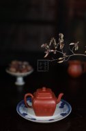 《鳴遠四方》宜興紫砂壺工藝美術師手工大紅袍鳴遠四方