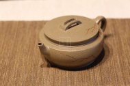 《大蘊(yùn)漢瓦》宜興紫砂壺助理工藝美術(shù)師手工刻繪茶壺茶具頂級(jí)蟹殼青漢瓦