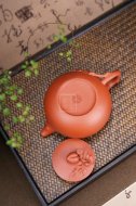 《壽桃》宜興紫砂壺助理工藝美術師手工刻繪紅皮龍泡茶壺具