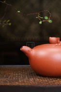 《壽桃》宜興紫砂壺助理工藝美術師手工刻繪紅皮龍泡茶壺具