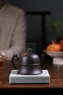 《龍鳳呈祥》宜興紫砂壺高級(jí)工藝美術(shù)師手工茶壺茶具稀有是黃泥創(chuàng)新壺
