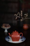 《鳴遠四方》宜興紫砂壺工藝美術師手工大紅袍鳴遠四方