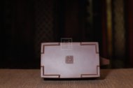 《金玉提梁》宜興市紫砂壺紫泥全手工高級(jí)工藝美術(shù)師制作創(chuàng)新提梁茶具套壺